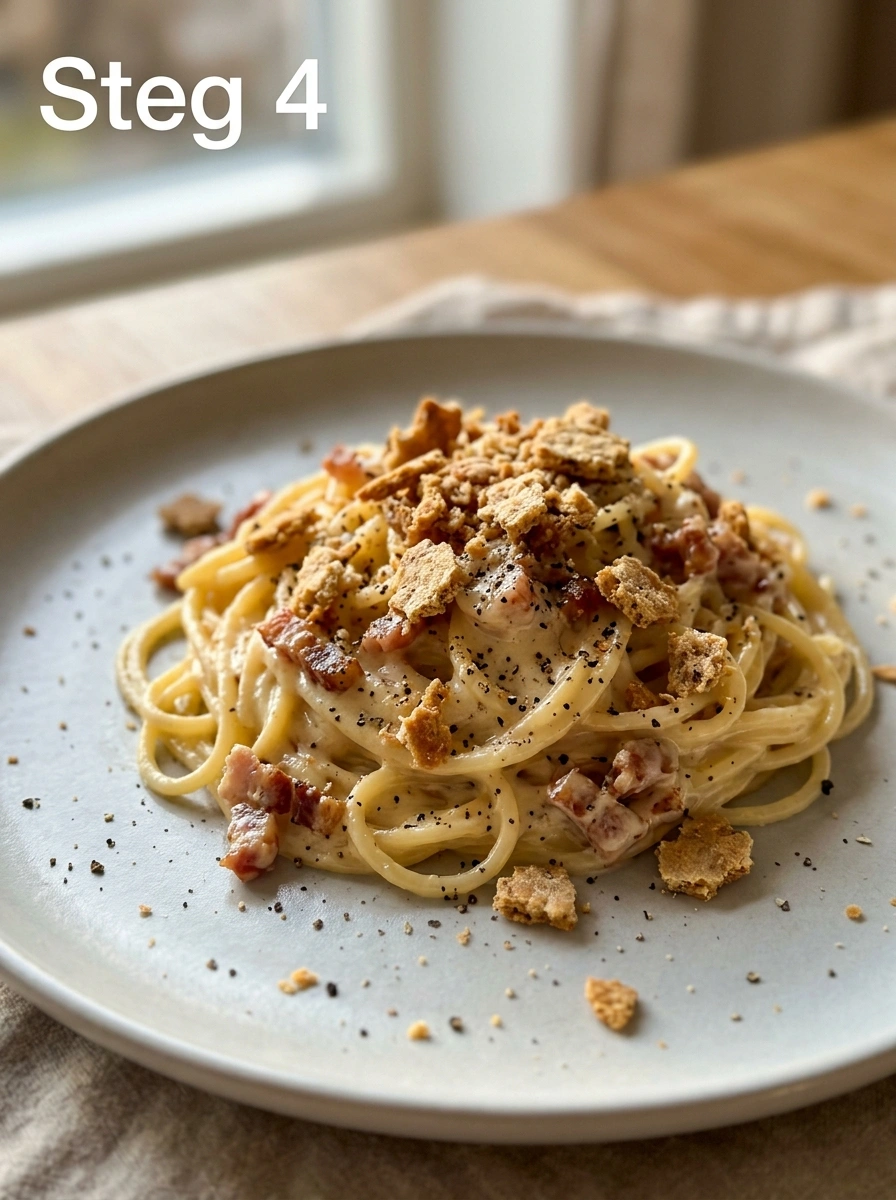 Tillsätt äggblandning och toppa med knäckebrödströssel